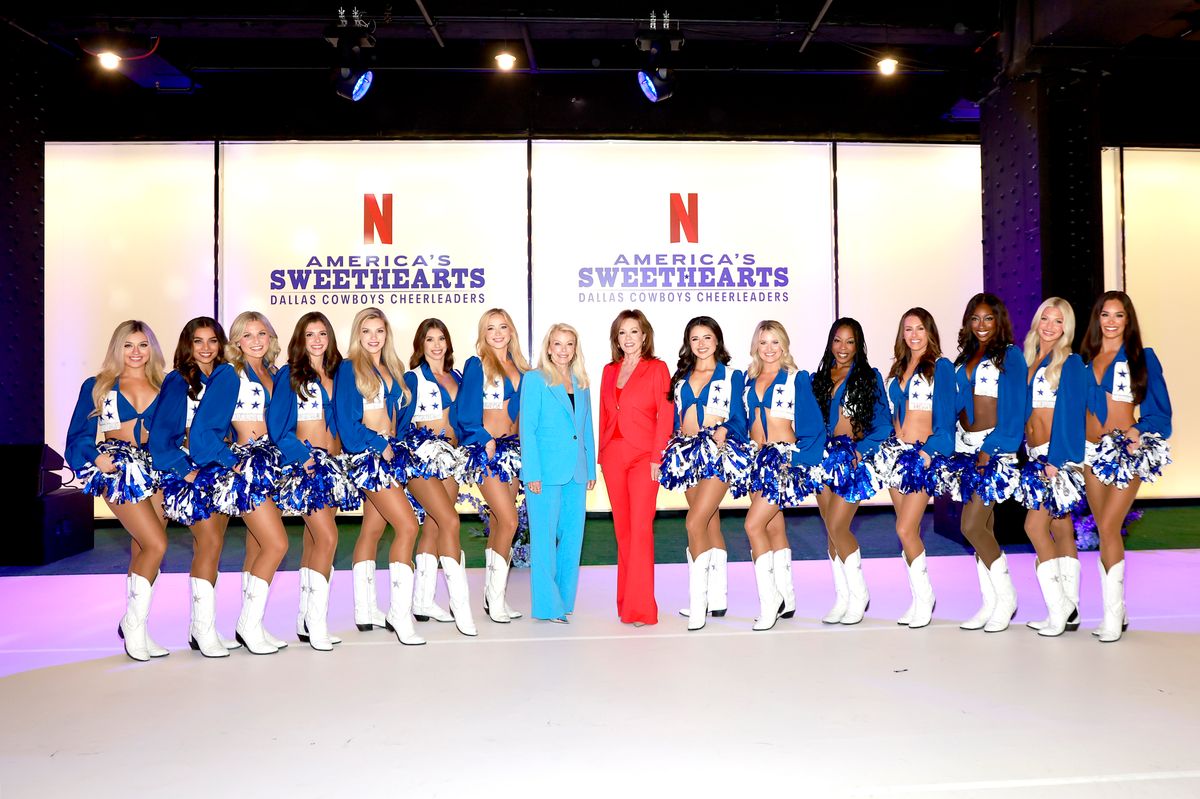 Judy Trammell and Kelli Finglass (C) pose with the Dallas Cowboys Cheerleaders during America's Sweethearts: Dallas Cowboys Cheerleaders ATAS Official on May 15, 2025 in New York City. (Photo by Jason Mendez/Getty Images for Netflix)