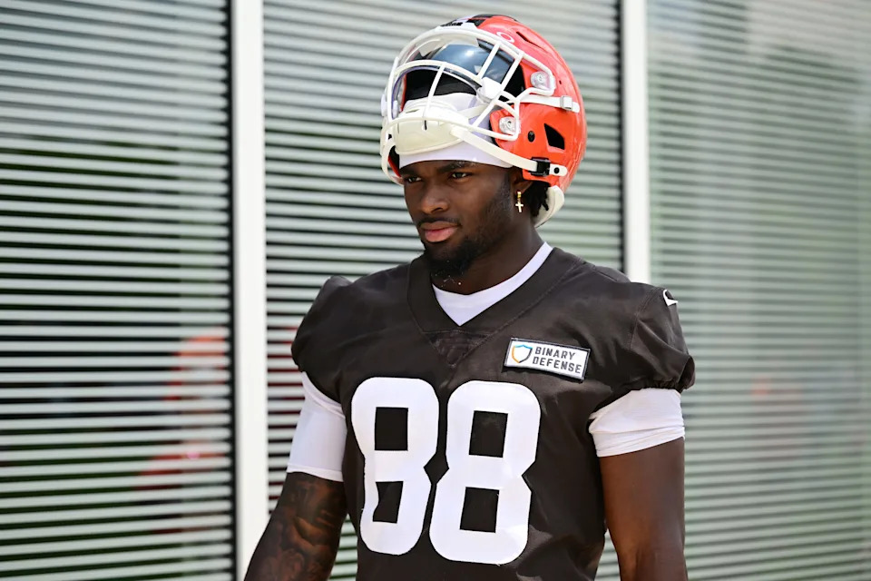 Jun 10, 2025; Berea, OH, USA; Cleveland Browns tight end Harold Fannin Jr. (88) walks off the field during minicamp at CrossCountry Mortgage Campus. Mandatory Credit: Ken Blaze-Imagn Images