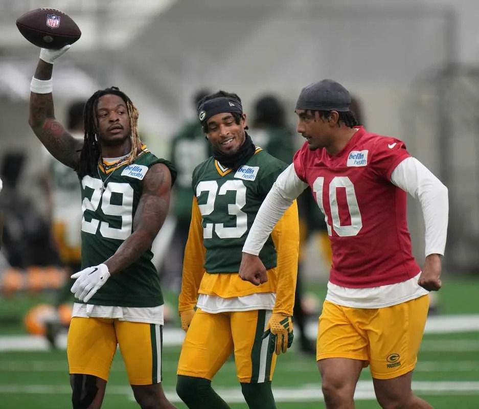 Packers QB Jordan Love (10) jokes around with cornerback Jaire Alexander (23) and safety Xavier McKinney (29) during 2024 organized team activities.© Mark Hoffman&sol;Milwaukee Journal Sentinel &sol; USA TODAY NETWORK