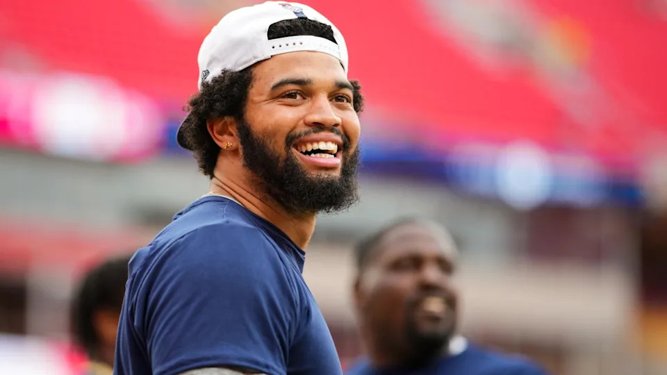 Chicago Bears quarterback Caleb Williams (18) warms up prior to a game against the Kansas City Chiefs at GEHA Field at Arrowhead Stadium.Jay Biggerstaff/Imagn Images