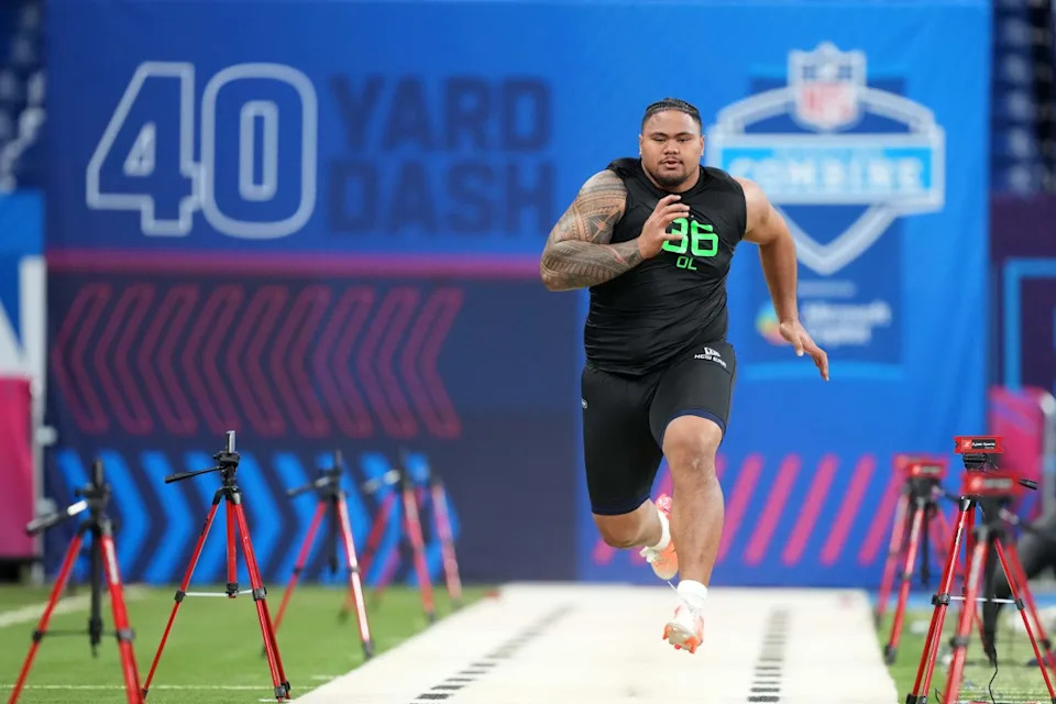 Arizona offensive lineman Jonah Savaiinaea (OL36) runs in the 40-yard dash during the 2025 NFL Scouting Combine at Lucas Oil Stadium.Kirby Lee-Imagn Images