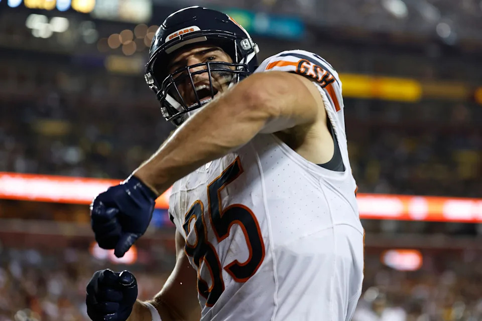Oct 5, 2023; Landover, Maryland, USA; Chicago Bears tight end Cole Kmet (85) celebrates after catching a touchdown pass against the Washington Commanders during the second quarter at FedExField. Mandatory Credit: Geoff Burke-USA TODAY Sports ORG XMIT: IMAGN-710566 ORIG FILE ID: 20231005_gkb_sb4_029.JPG