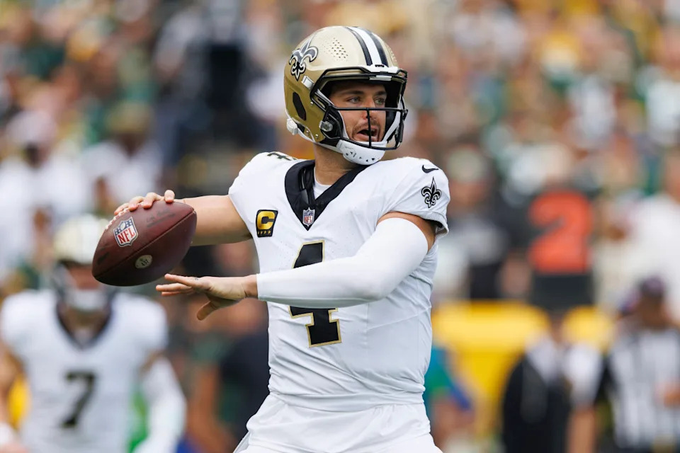 New Orleans Saints quarterback Derek Carr (4) throws a pass against the Green Bay Packers. Mandatory Credit: Jeff Hanisch-Imagn Images