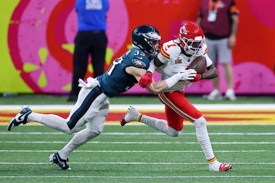 Kansas City Chiefs wide receiver Xavier Worthy (1) and Philadelphia Eagles cornerback Cooper DeJean (33) Bill Streicher-Imagn Images