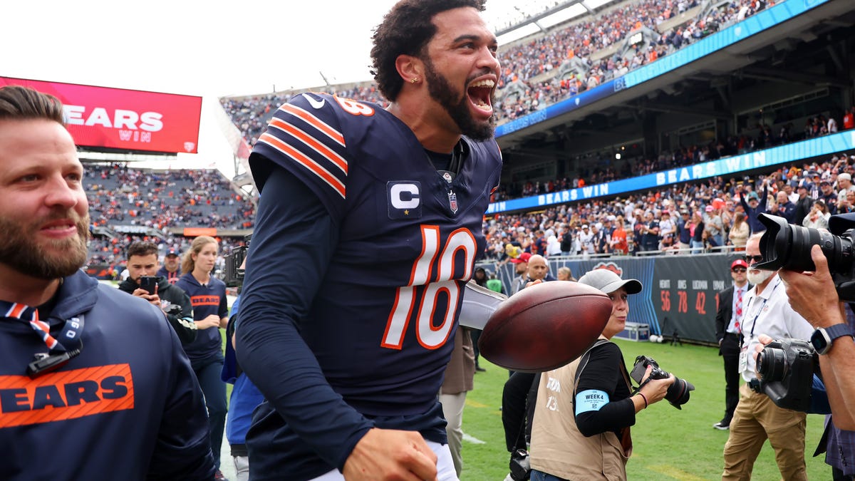 Bears QB Caleb Williams joins anti-Packers chant at Summer Smash