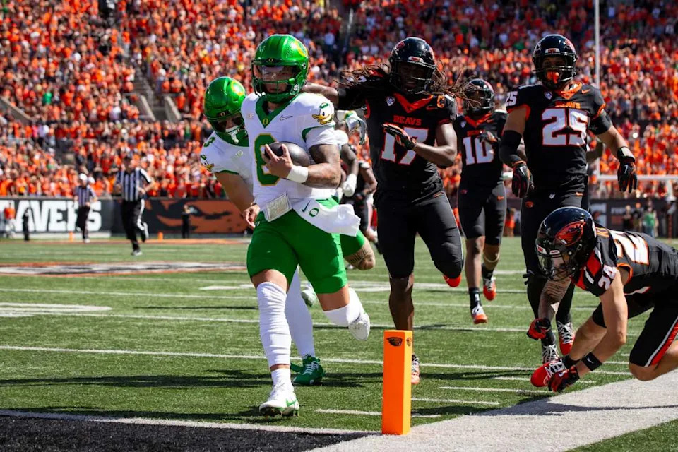 Road House: A perfectly blocked, well-timed speed option resulted in a 59-yard touchdown run for Dillon Gabriel against the Beavers. Kenyon Sadiq blocked out the key defender.© Ben Lonergan&sol;The Register-Guard &sol; USA TODAY NETWORK via Imagn Images