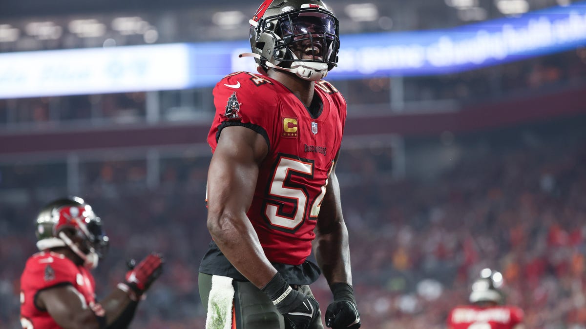 How many tackles will Lavonte David have?