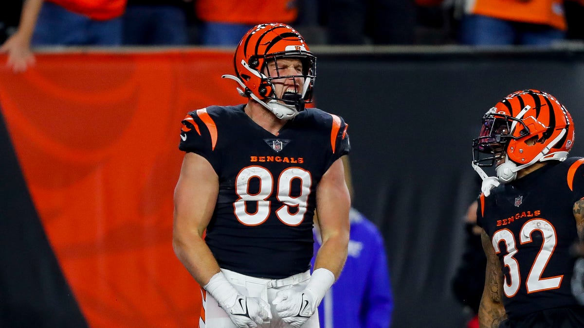 Bengals player lands photo with Taylor Swift at TE University