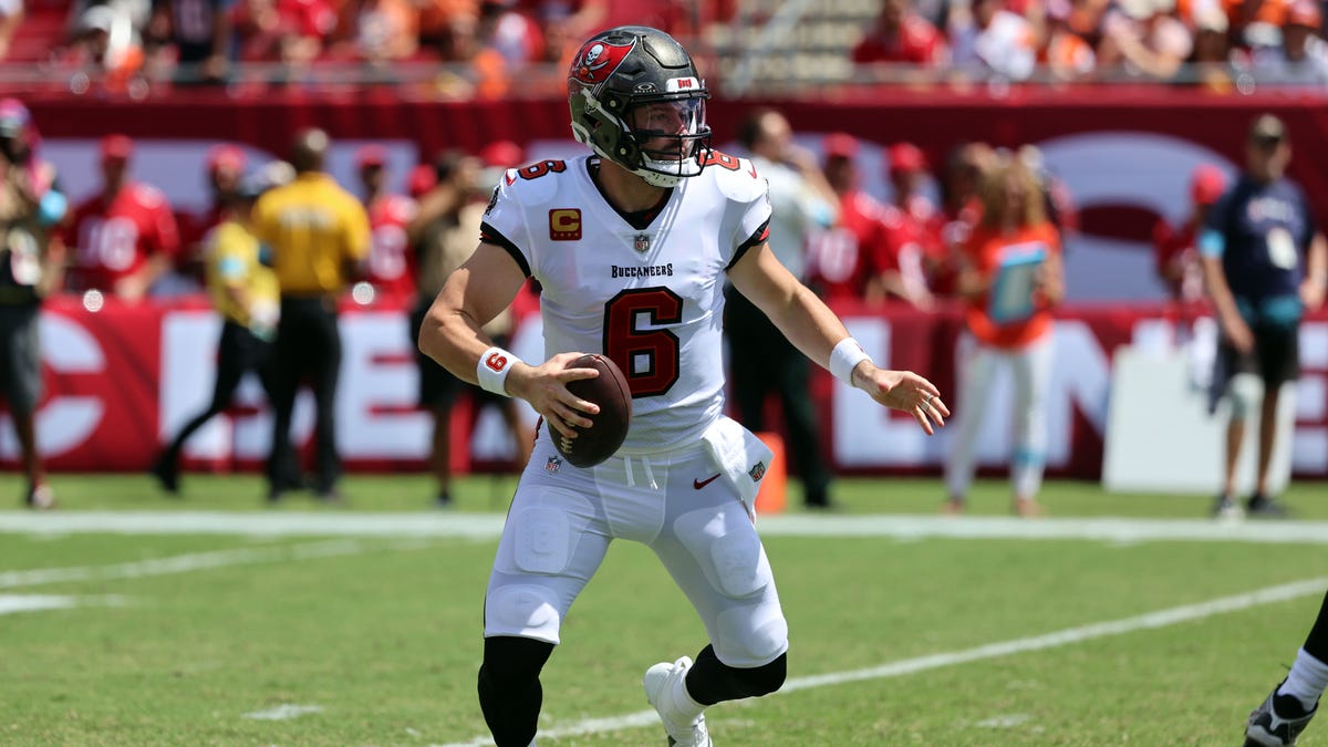 How many touchdowns will Baker Mayfield throw?