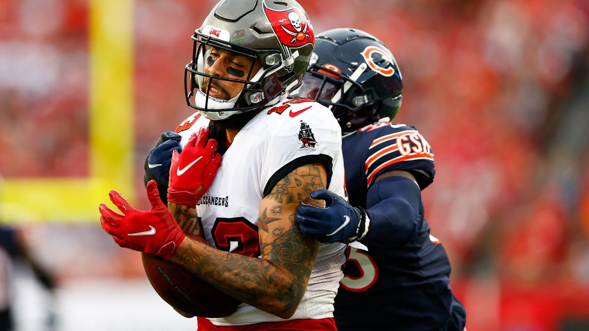 Will Mike Evans break 1,000 receiving yards?