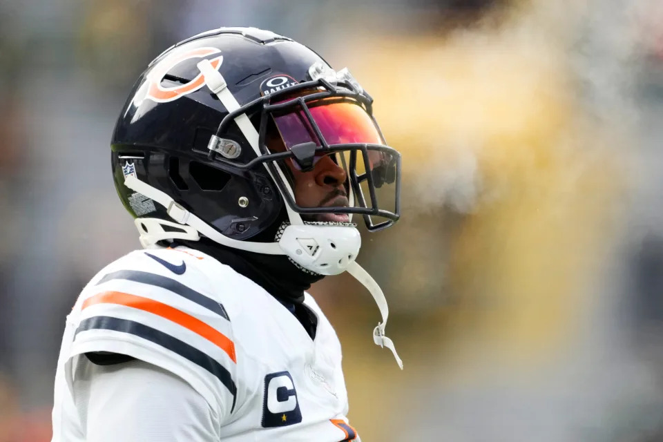 GREEN BAY, WISCONSIN - JANUARY 05: Jaylon Johnson #1 of the Chicago Bears warms up before the game against the Green Bay Packers at Lambeau Field on January 05, 2025 in Green Bay, Wisconsin. (Photo by Patrick McDermott/Getty Images)