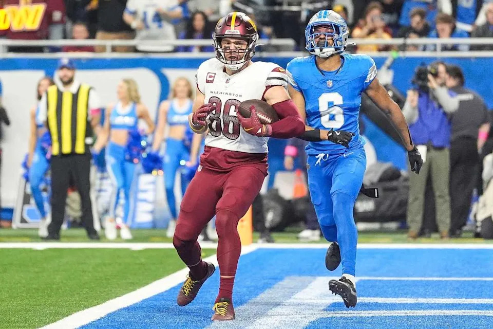 Washington Commanders tight end Zach Ertz (86) scores a touchdown against Detroit Lions safety Ifeatu Melifonwu (6) during the first half of the NFC divisional round at Ford Field in Detroit on Saturday, Jan. 18, 2025. © Junfu Han &sol; USA TODAY NETWORK via Imagn Images