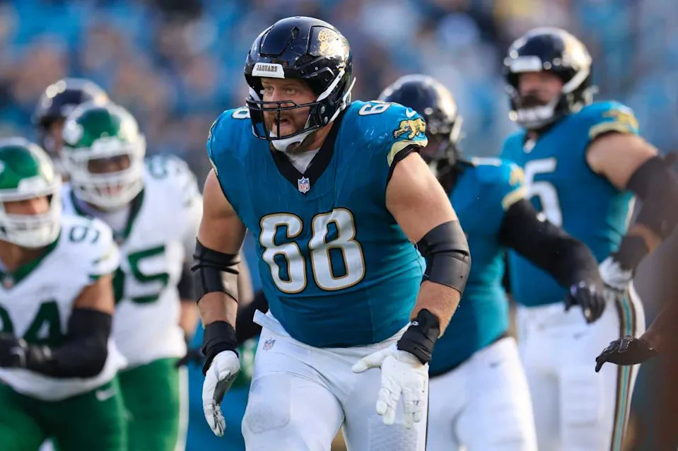 Jacksonville Jaguars guard Brandon Scherff (68) runs during the fourth quarter Sunday, Dec. 15, 2024 at EverBank Stadium in Jacksonville, Fla. The Jets held off the Jaguars 32-25.Corey Perrine&sol;Florida Times-Union-USA TODAY NETWORK via Imagn Images