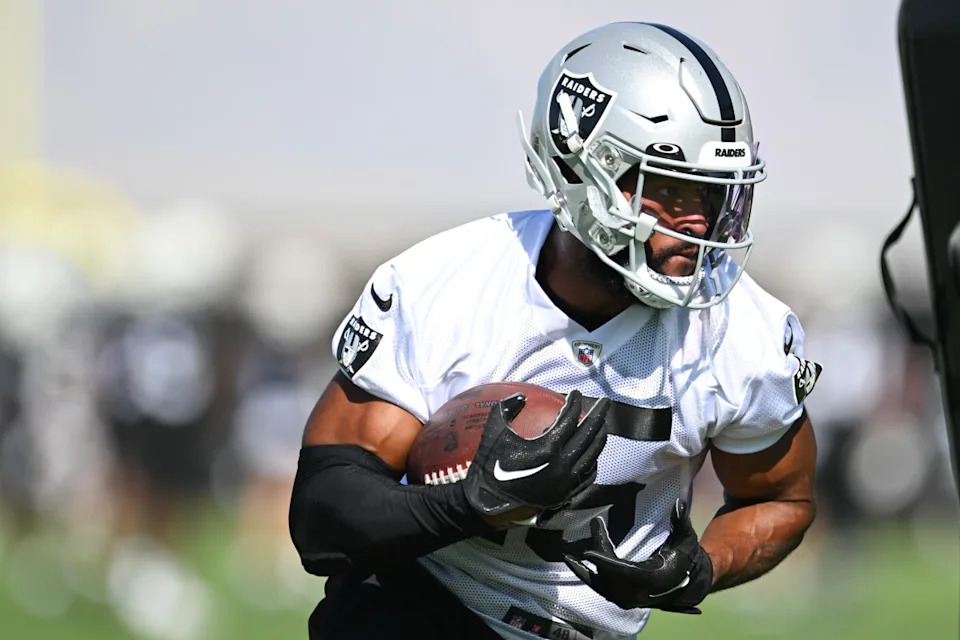Las Vegas Raiders tight end Cole Fotheringham (85) runs a drill during training camp at the Intermountain Health Performance Center.Candice Ward-Imagn Images