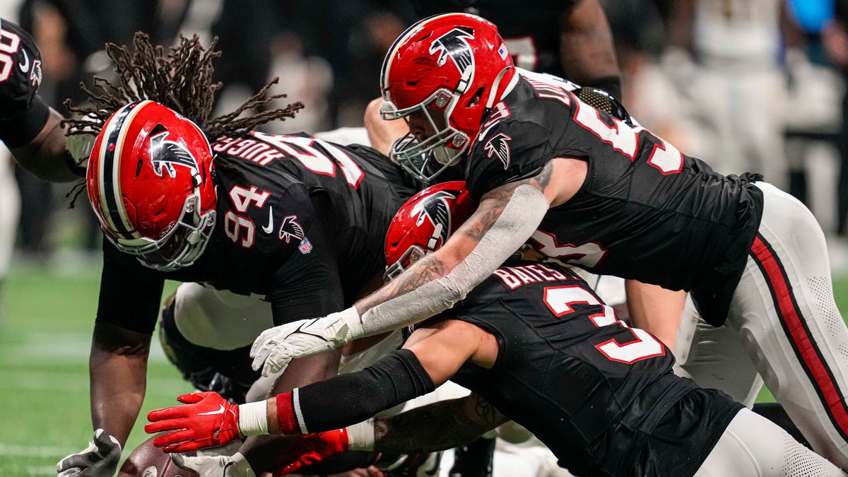 PFF grades for projected starting defense in 2025