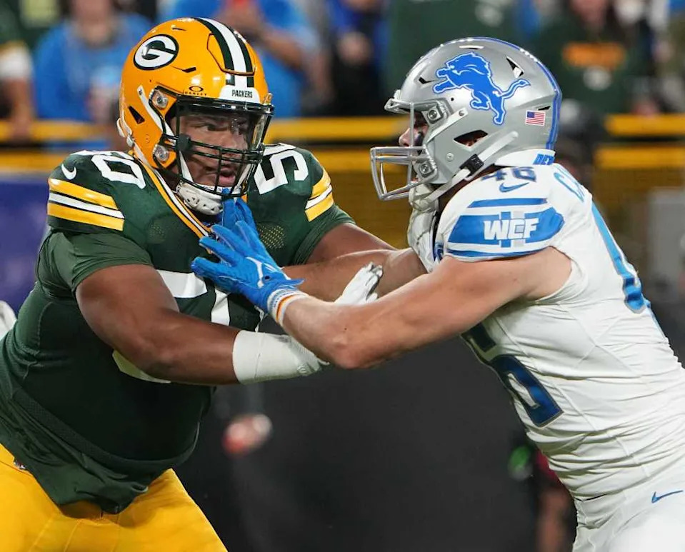 Green Bay Packers tackle Zach Tom (50) locks Detroit Lions linebacker Jack Campbell (46).© Mark Hoffman &sol; USA TODAY NETWORK