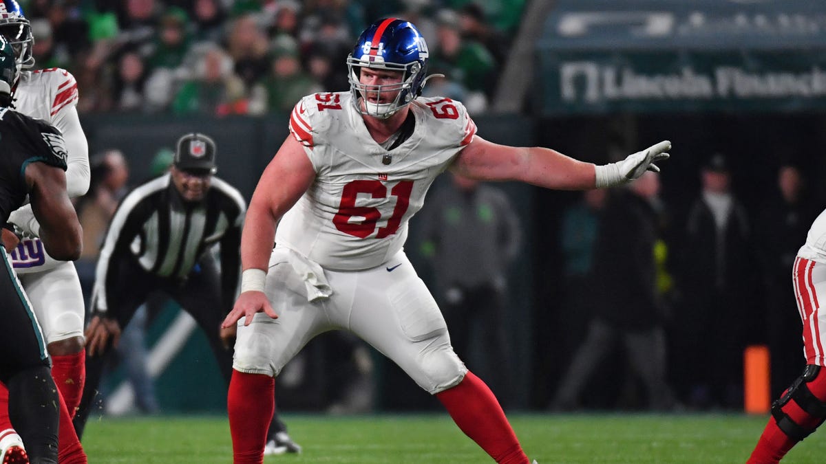 Where does Giants' John Michael Schmitz rank among NFL's top centers?
