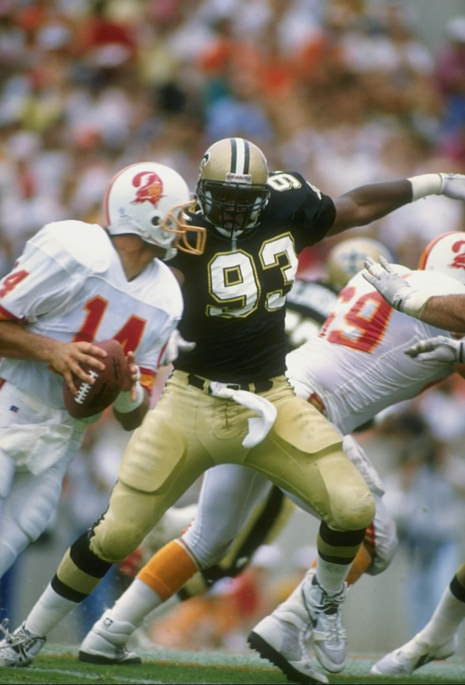 24 Sep 1989: Defensive end Wayne Martin of the New Orleans Saints in action during a game against the Tampa Bay Buccaneers at Tampa Stadium in Tampa, Florida. The Buccaneers won the game 20-10. Mandatory Credit: Allen Steele /Allsport