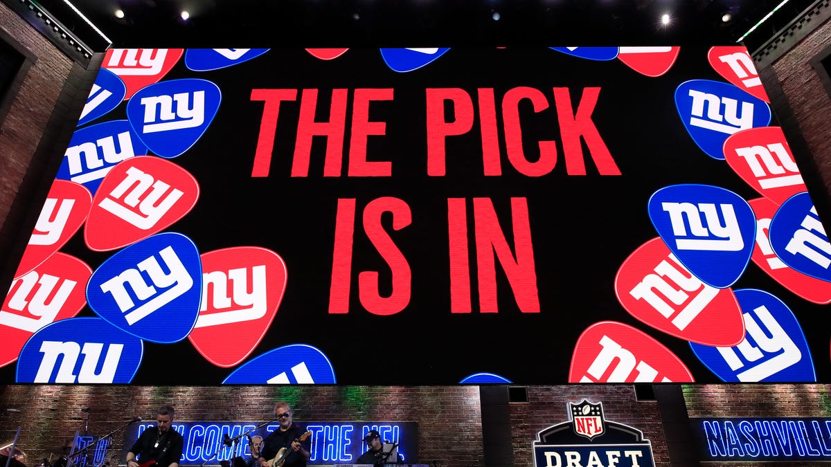 Giants land OT Spencer Fano in way-too-early 2026 NFL mock draft