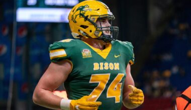 Seahawks OG Grey Zabel threw the first pitch at Mariners vs Twins game
