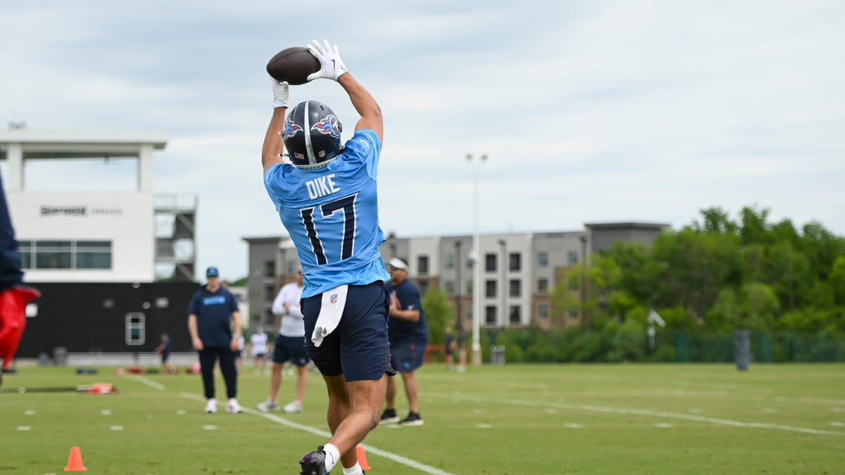 Tennessee Titans sign fourth-round WR Chimere Dike to rookie contract