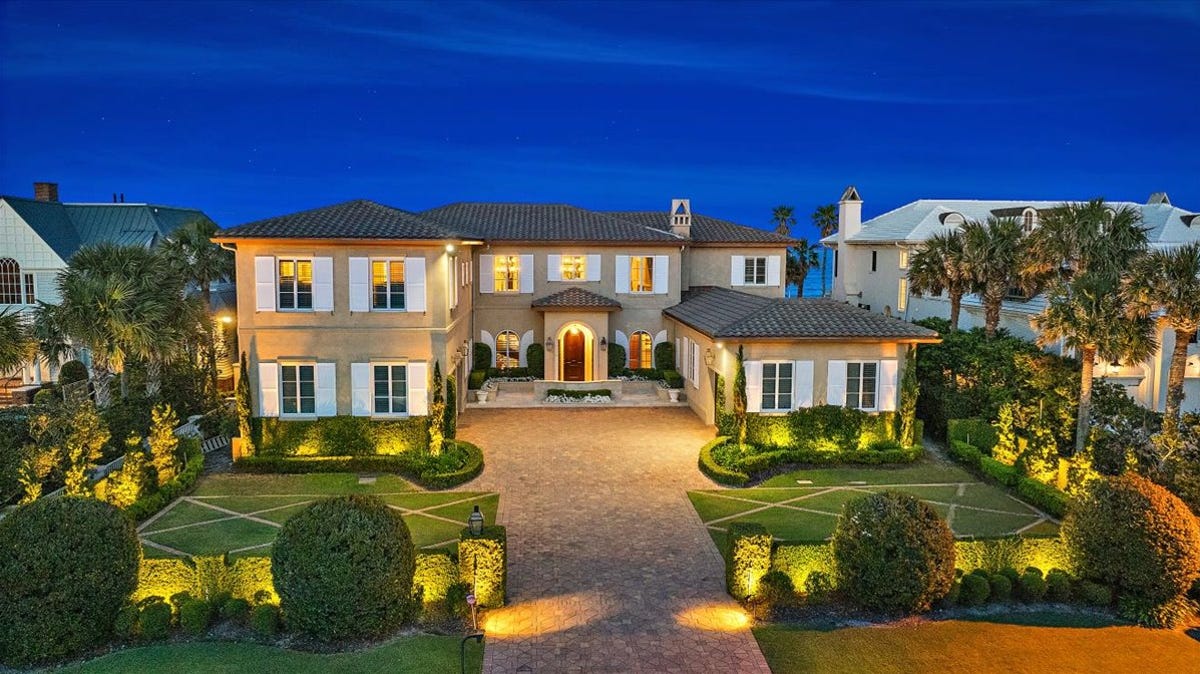 Where should Jaguars rookie Travis Hunter live in Jacksonville?