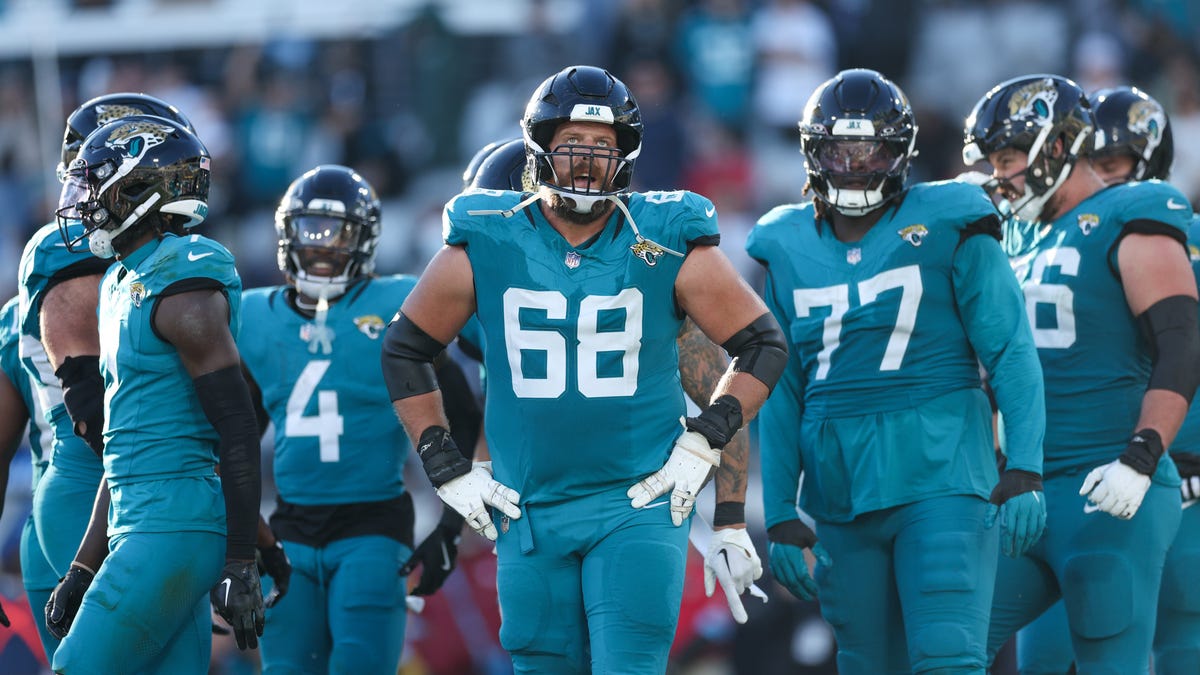 Chargers should consider signing 10-year interior offensive lineman