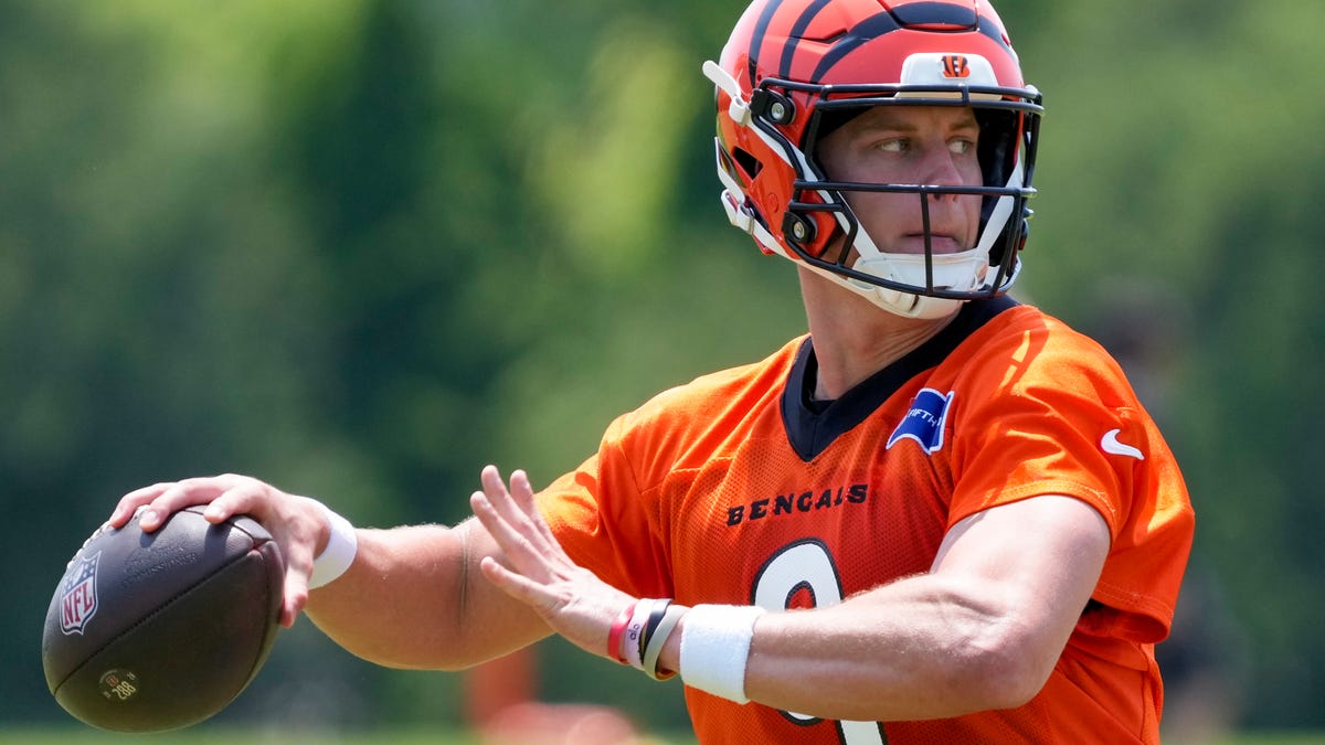 Joe Burrow reacts to Trey Hendrickson's absence at Bengals minicamp