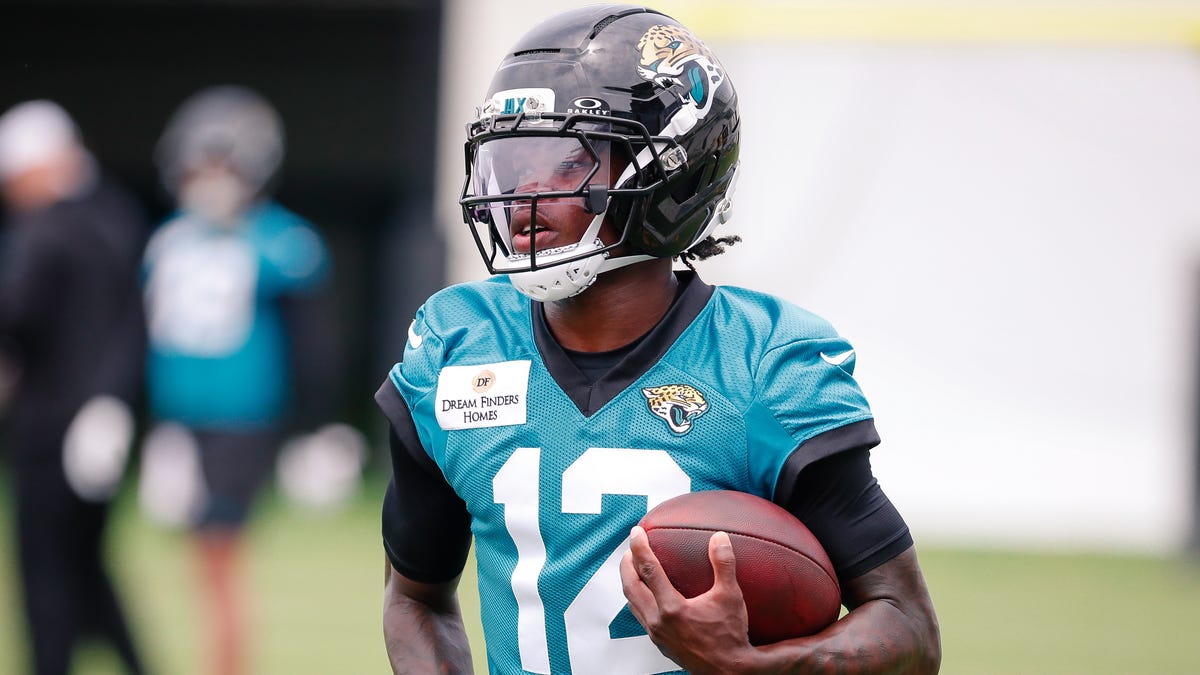 Jaguars, rookie agree to deal