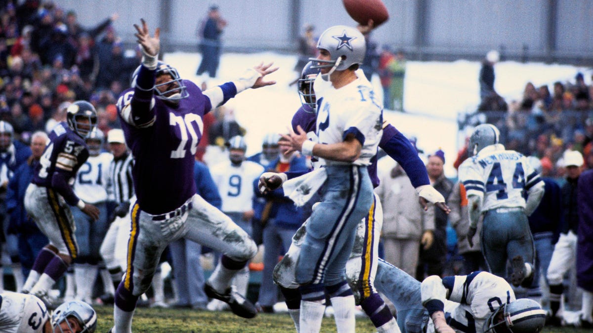 Jim Marshall, Ohio State All-American and NFL ironman, dies at 87