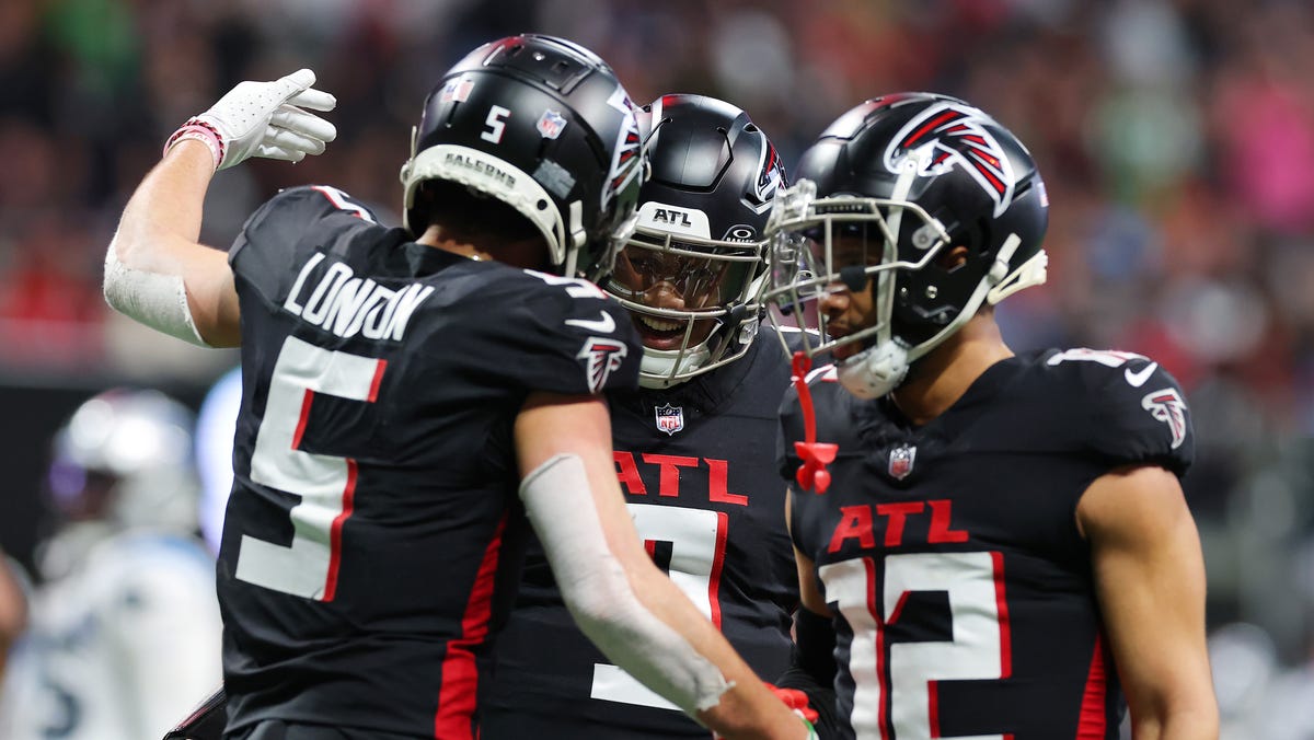 Atlanta Falcons roster with uniform numbers for each player