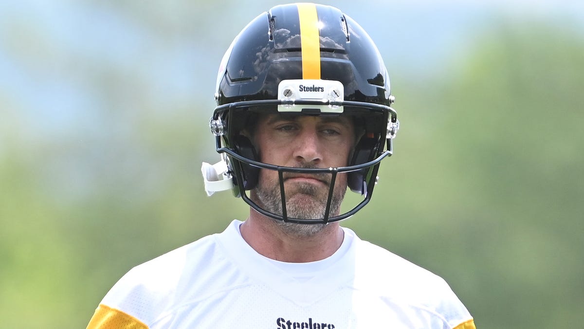 Aaron Rodgers calls Packers 'iconic franchise' in intro with Steelers