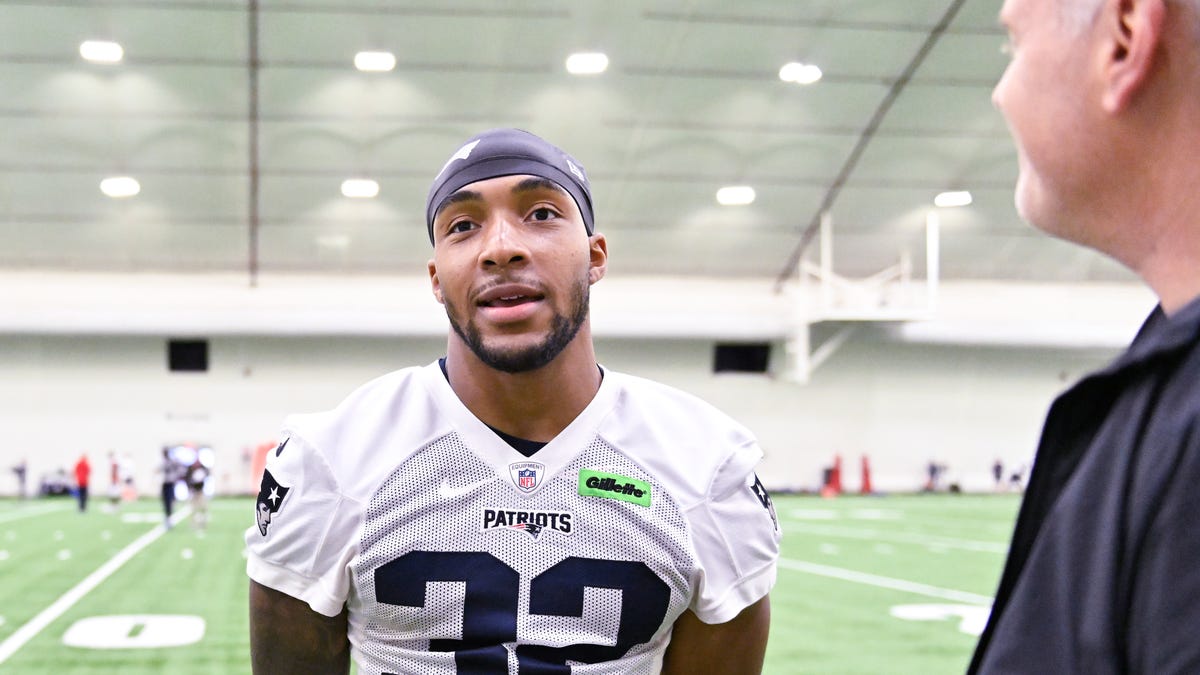 TreVeyon Henderson shows off blazing speed in Patriots practice video