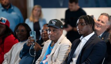 Titans' Cam Ward gives thanks to his dad on Father's Day