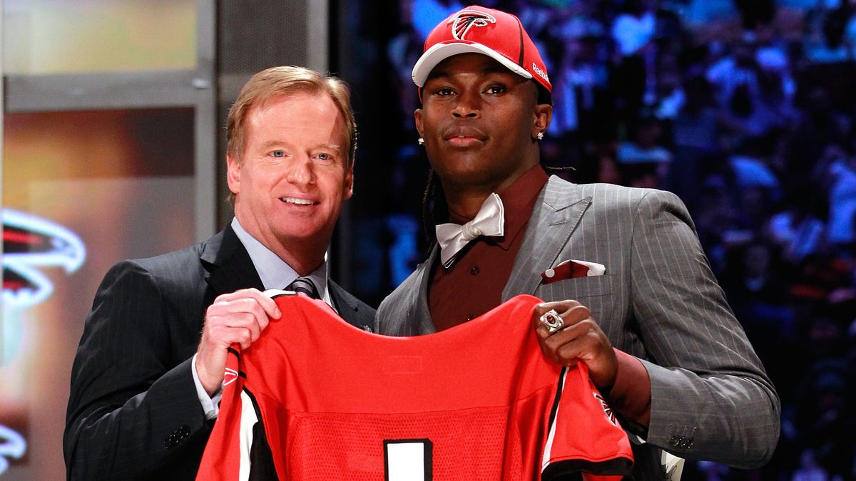 Atlanta Falcons miss out on WR Julio Jones in 2011 NFL redraft