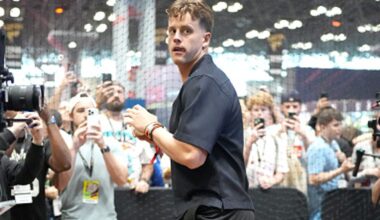 Joe Burrow Fanatics Fest baseball rivals bad first pitch