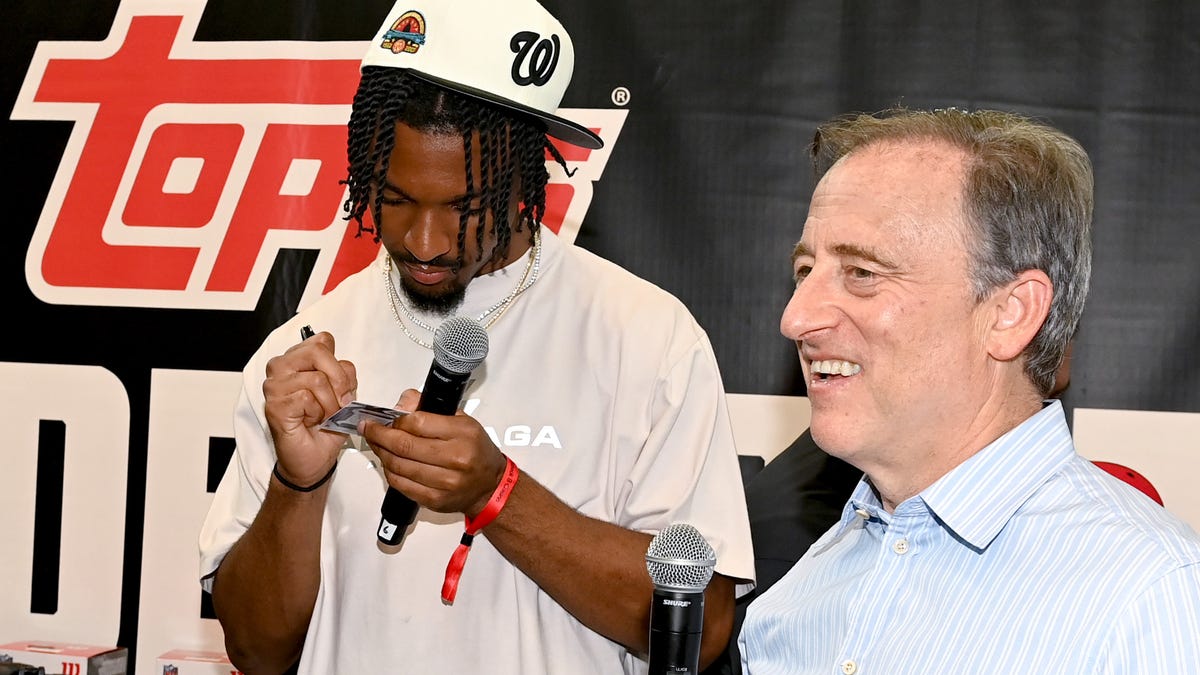 Jayden Daniels rookie card sold for $500,000 to Commanders owner