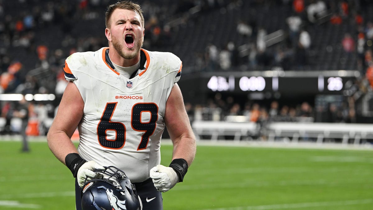 Mike McGlinchey gives take on returning offensive line