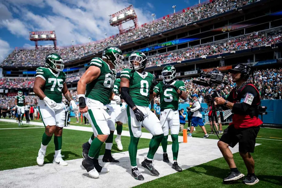 New York Jets running back Braelon Allen (0) celebrates his touchdown against the Tennessee Titans during the second quarter at Nissan Stadium in Nashville, Tenn., Sunday, Sept. 15, 2024. © Andrew Nelles / The Tennessean / USA TODAY NETWORK via Imagn Images