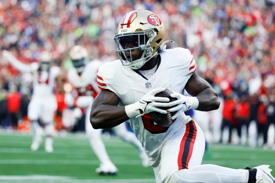 San Francisco 49ers safety Malik Mustapha (6) returns an interception against the Seattle Seahawks during the first quarter at Lumen Field.Joe Nicholson-Imagn Images
