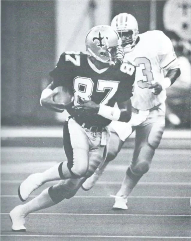 New Orleans Saints wide receiver Lonzell Hill (87) after a reception against the Houston Oilers in 1987. Credit: neworleanssaintshistory.com