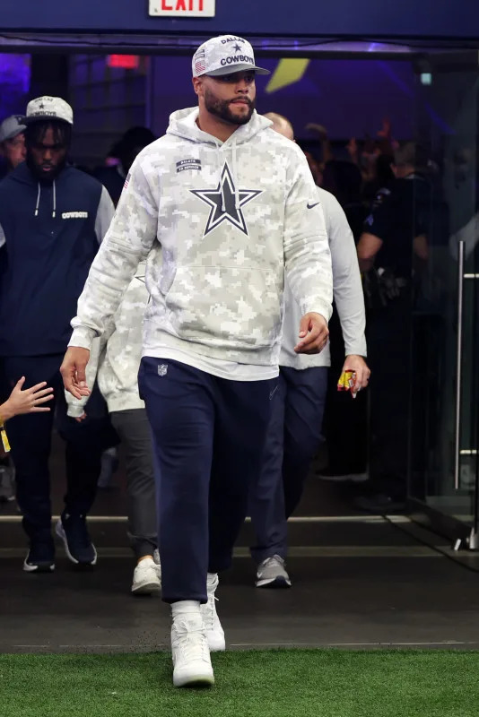 Dallas Cowboys quarterback Dak Prescott (4) walks on to the field before the game against the Philadelphia Eagles at AT&T Stadium. Tim Heitman-Imagn Images
