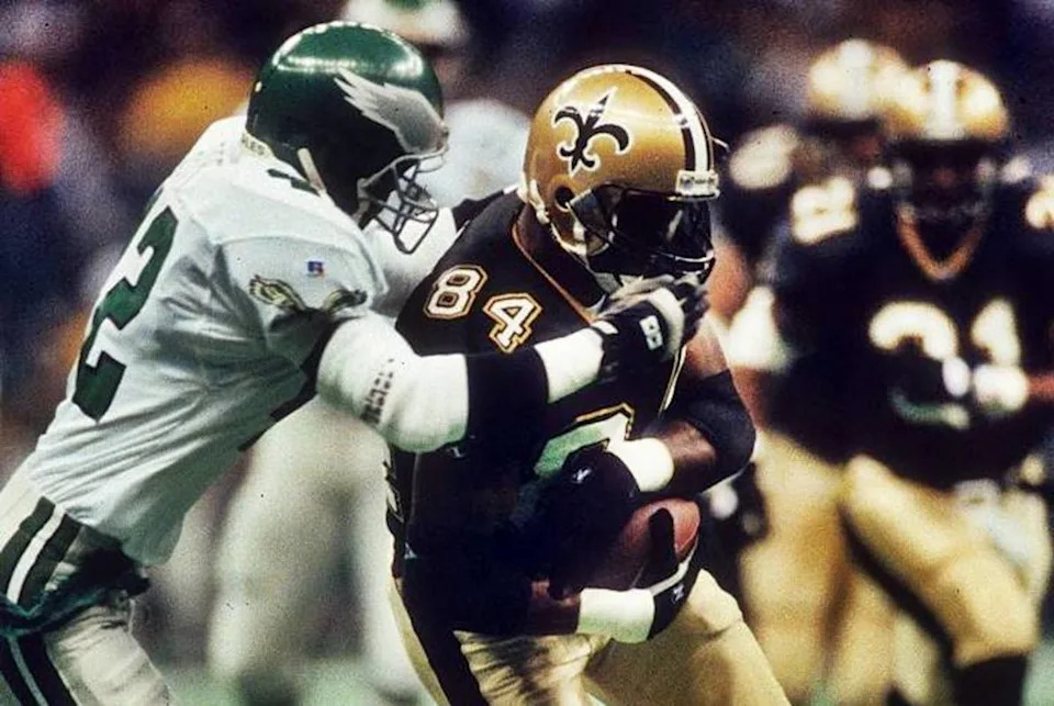 New Orleans Saints wide receiver Eric Martin (84) catches a pass against the Philadelphia Eagles. Credit: saintshalloffame.com