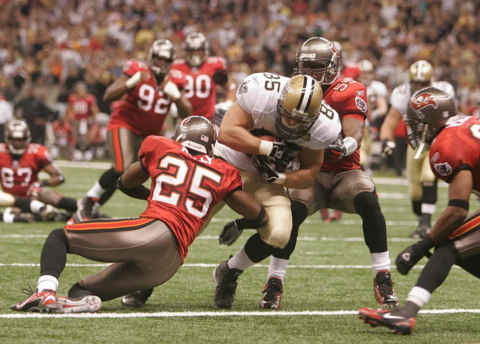 Oct. 8, 2006; New Orleans Saints (85) Ernie Conwell scores a touchdown against the Tampa Bay Buccaneers (25). Mandatory Credit: Matt Stamey-Imagn Images Copyright Matt Stamey
