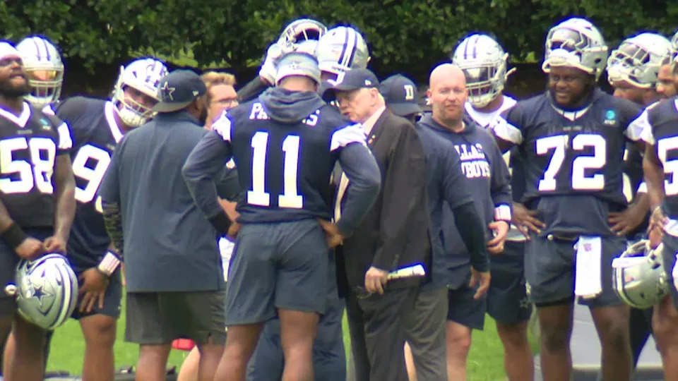 <div>Dallas Cowboys linebacker Micah Parsons talks to owner Jerry Jones at minicamp.</div>