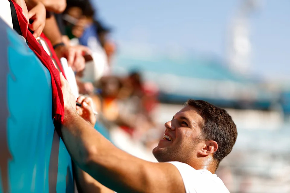 Aug 17, 2024; Jacksonville, Florida, USA; Tampa Bay Buccaneers center Graham Barton (62) signs autographs for fans prior to the game against the Jacksonville Jaguars at EverBank Stadium. Mandatory Credit: Douglas DeFelice-USA TODAY Sports