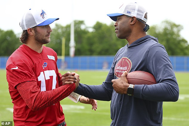 Allen was back with the Bills for OTAs on Tuesday, and was spotted with Vince Carter (R)