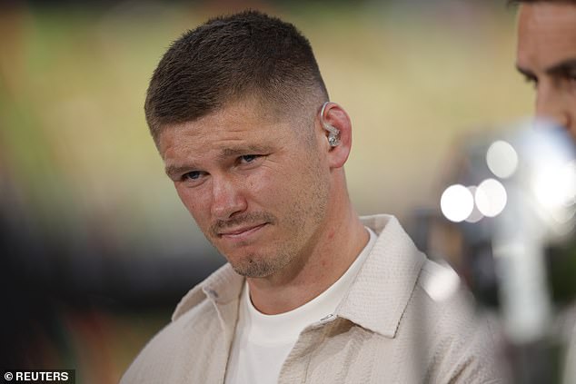 Owen Farrell was cheered by the crowd while on punditry duty with Sky Sports in Dublin