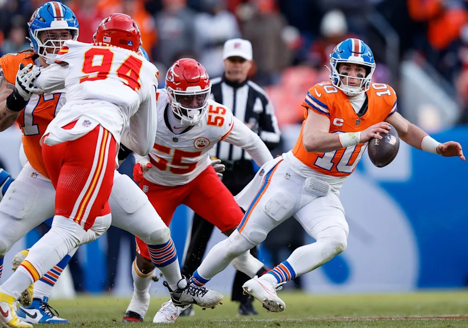 Denver Broncos quarterback Bo Nix (10) scrambles under pressure from Kansas City Chiefs linebacker Joshua Uche (55) as guard Quinn Meinerz (77) defends against defensive end Malik Herring (94) in the second quarter at Empower Field at Mile High.Isaiah J&period; Downing-Imagn Images