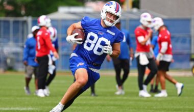 Buffalo Bills tight end Dalton Kincaid (86) carries the ball after a catch during NFL football practice in Orchard Park, N.Y., Tuesday, June 3, 2025. (AP Photo/Jeffrey T. Barnes)